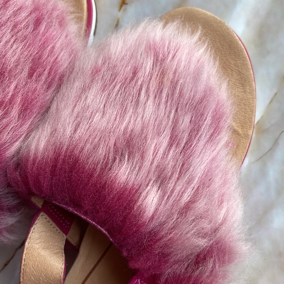 UGG | Holly Fusion Leather Sheepskin Sandal in Cerise - Picture 3 of 14